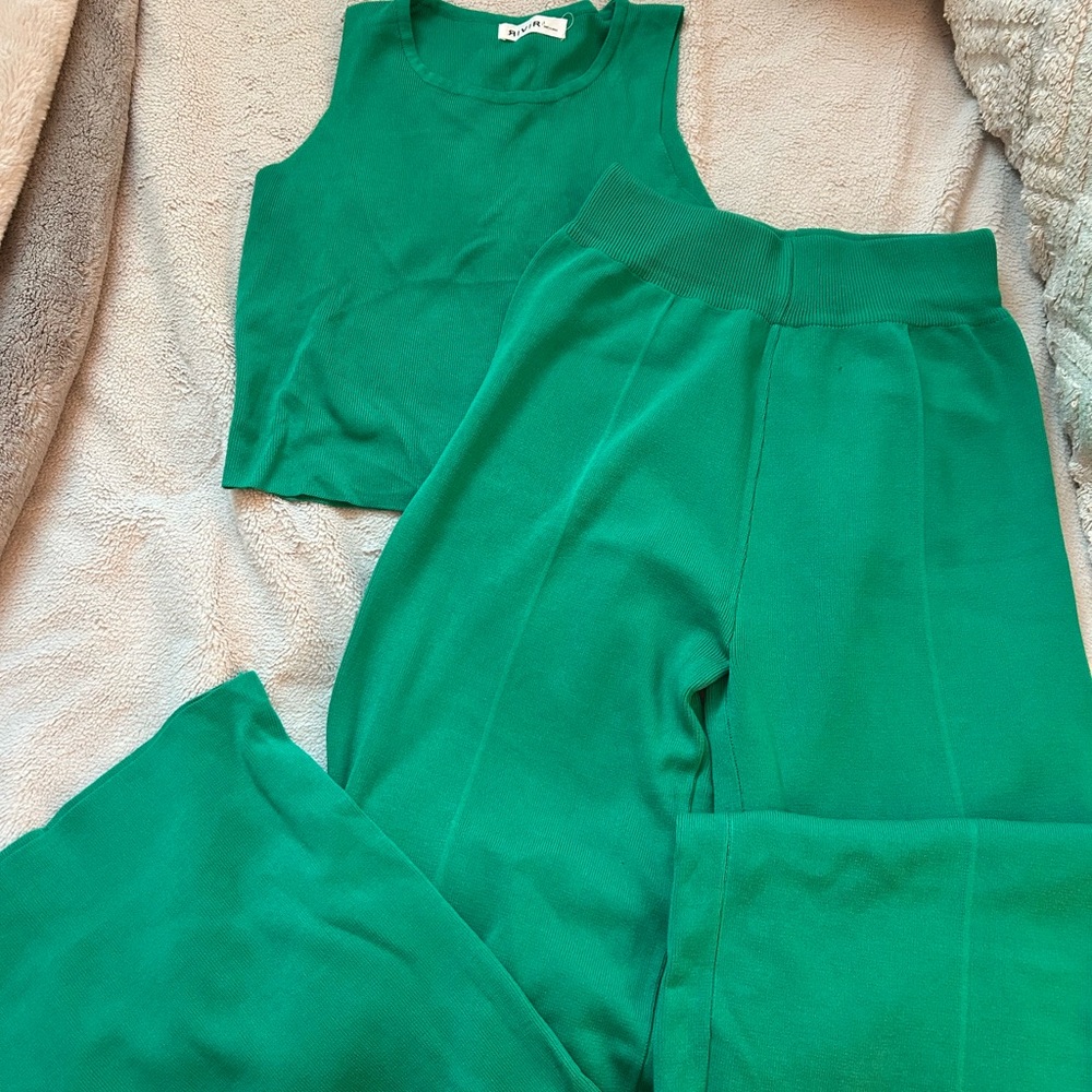 RIVIR/ Mystique Boutique Knit Green Top and Pants Set Size L